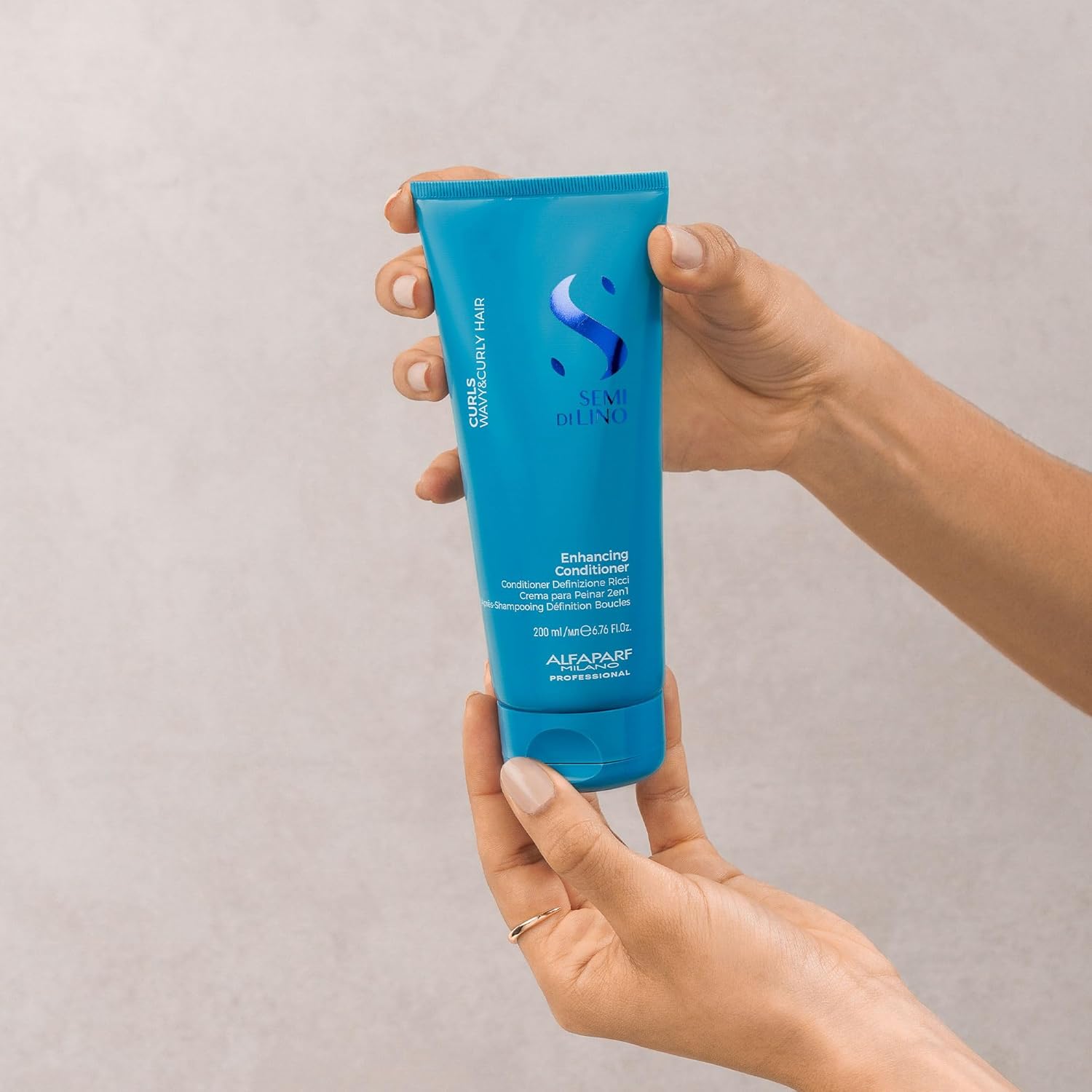 Alfaparf Milano Semi Di Lino Curls Enhancing Conditioner for Wavy and Curly Hair - Hydrates and Nourishes